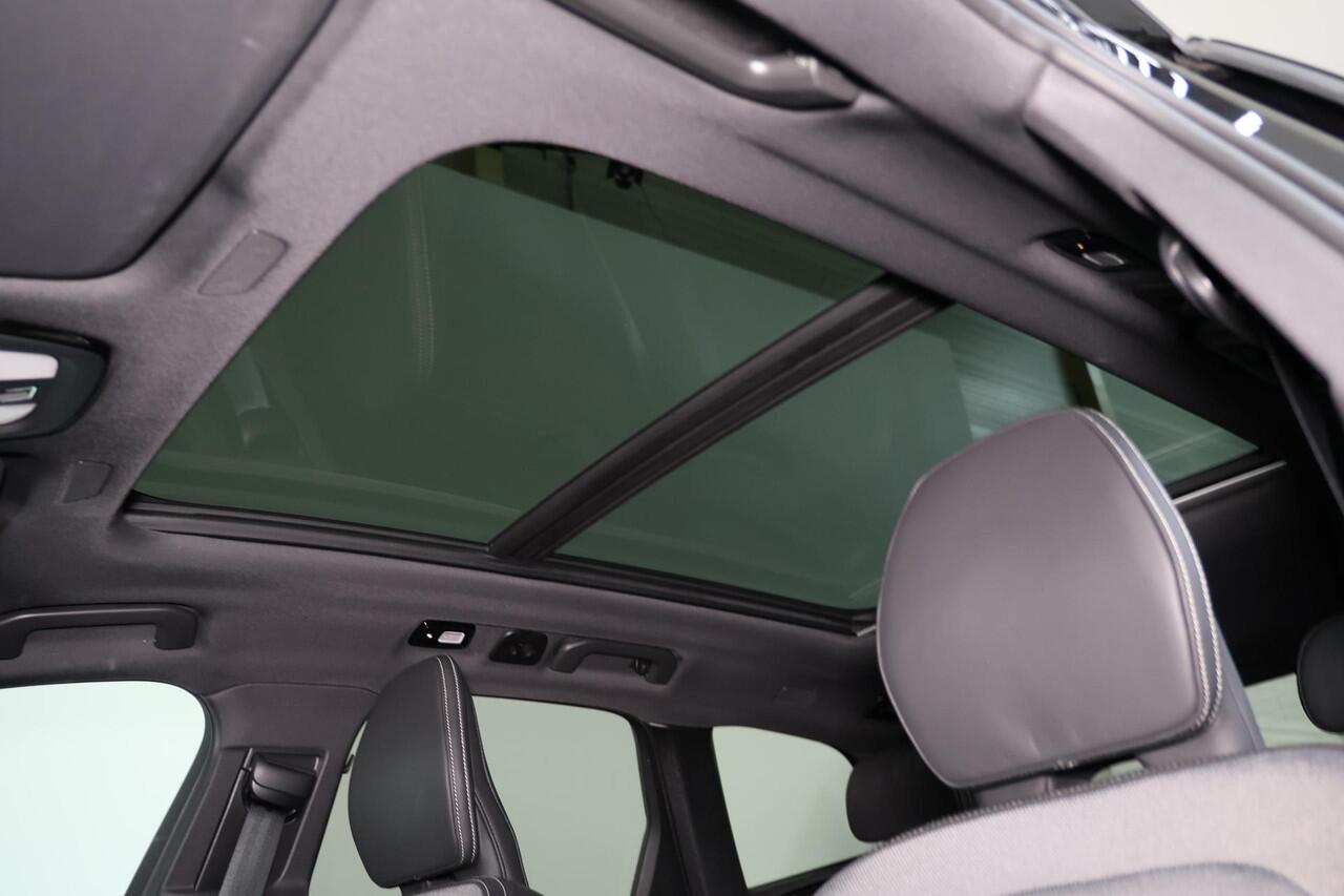 Volvo XC60 T6 Recharge AWD Ultra Black Edition - Panorama/schuifdak - IntelliSafe Assist & Surround - 360º Camera - Harman/Kardon audio - Adaptieve LED koplampen - Verwarmde voorstoelen, stuur & achterbank - Parkeersensoren voor & achter - Elektr. bedienb. voorstoel