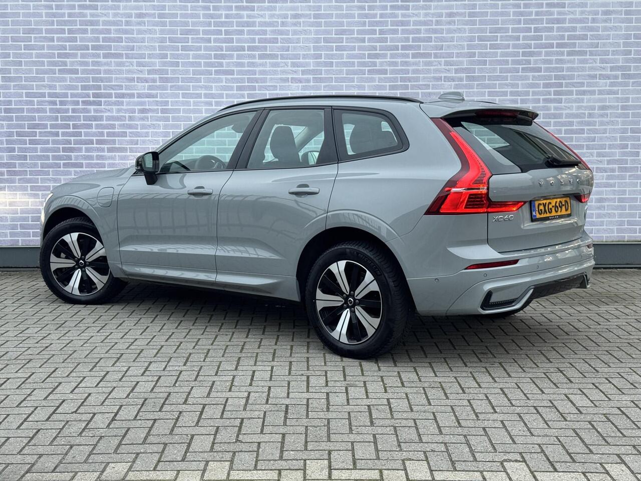 Volvo XC60 2.0 T6 Plug-in hybrid AWD Plus Dark | Elektrisch Verstelbare Voorstoelen | Trekhaak | 360 Camera | Schuif-/Kanteldak | Stoel-/Stuurverwarming