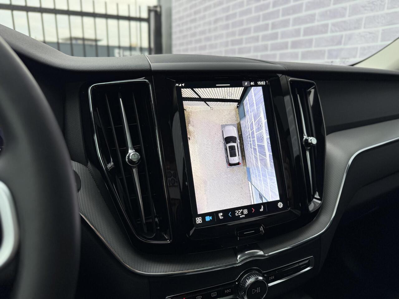 Volvo XC60 2.0 T6 Plug-in hybrid AWD Plus Dark | Elektrisch Verstelbare Voorstoelen | Trekhaak | 360 Camera | Schuif-/Kanteldak | Stoel-/Stuurverwarming