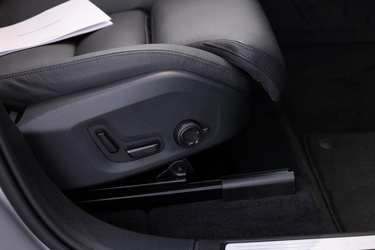 Volvo XC60 2.0 T8 Plug-in hybrid AWD Ultra Dark | SOH 99%