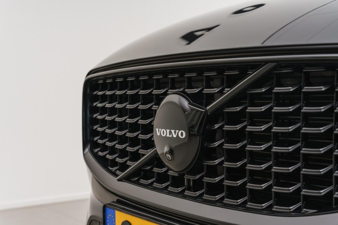 Volvo XC60 T8 AWD Plug-in hybrid Ultra Black Edition