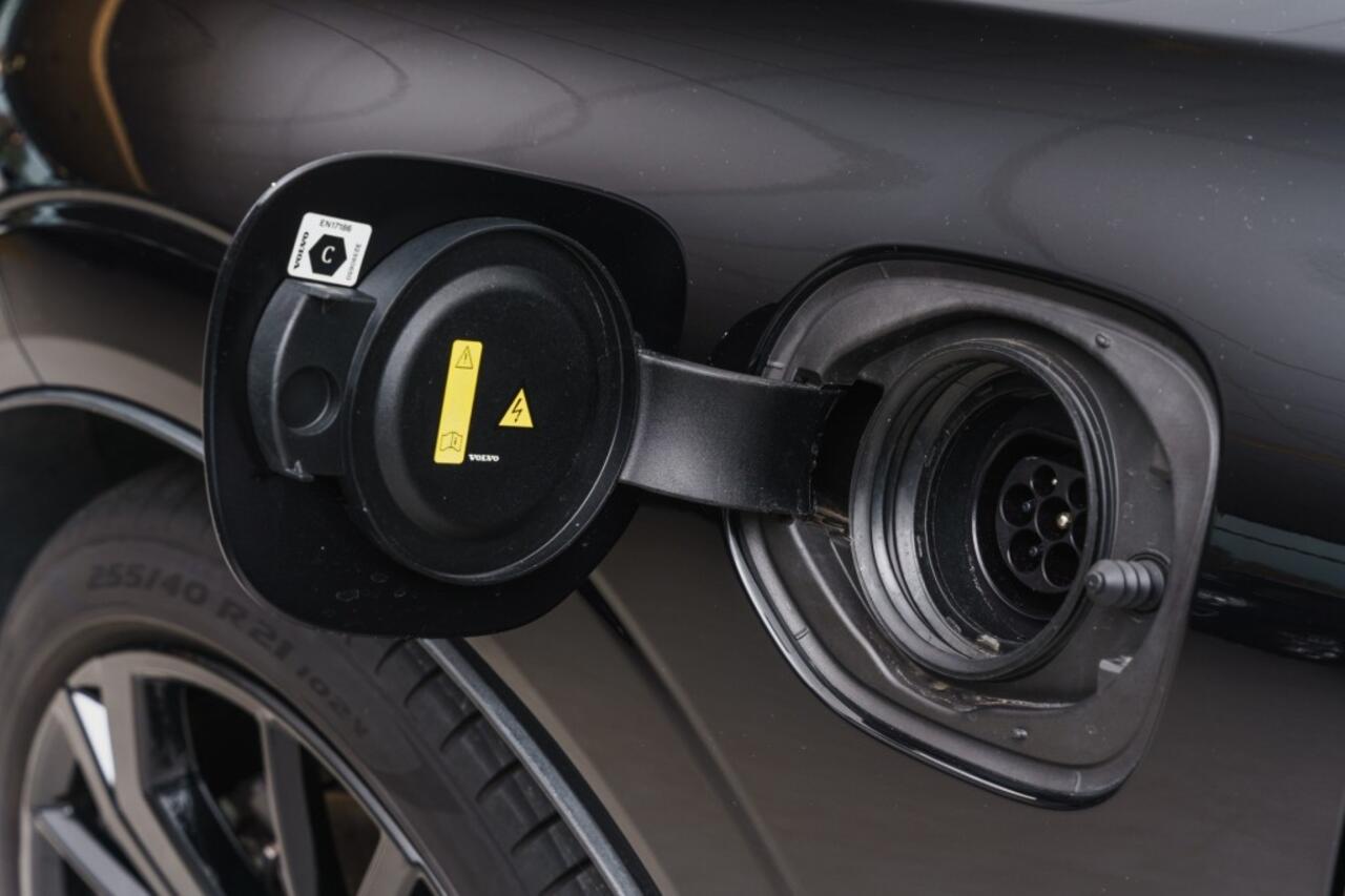 Volvo XC60 T8 AWD Plug-in hybrid Ultra Black Edition