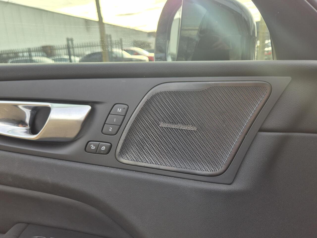 Volvo XC60 2.0 T6 Plug-in hybrid AWD Ultra Dark 21Inch/Panodak/Massage/360Cam etc.