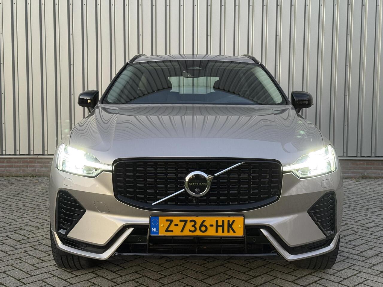 Volvo XC60 2.0 T6 Plug-in hybrid AWD Ultimate Dark | 360-camera | Schuif/kanteldak | Head-up display |
