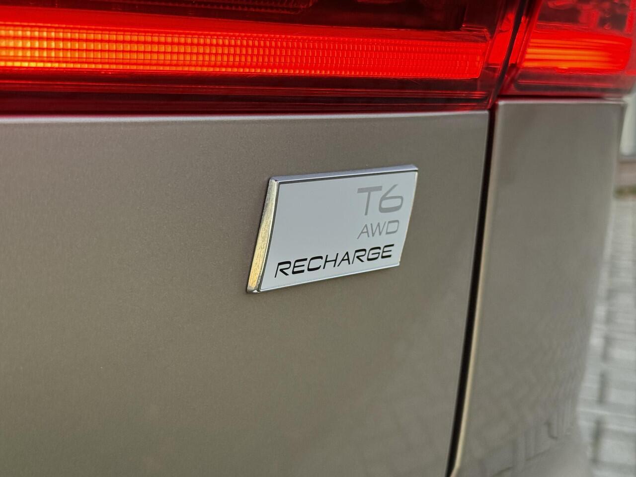 Volvo XC60 2.0 T6 Plug-in hybrid AWD Ultimate Dark | 360-camera | Schuif/kanteldak | Head-up display |