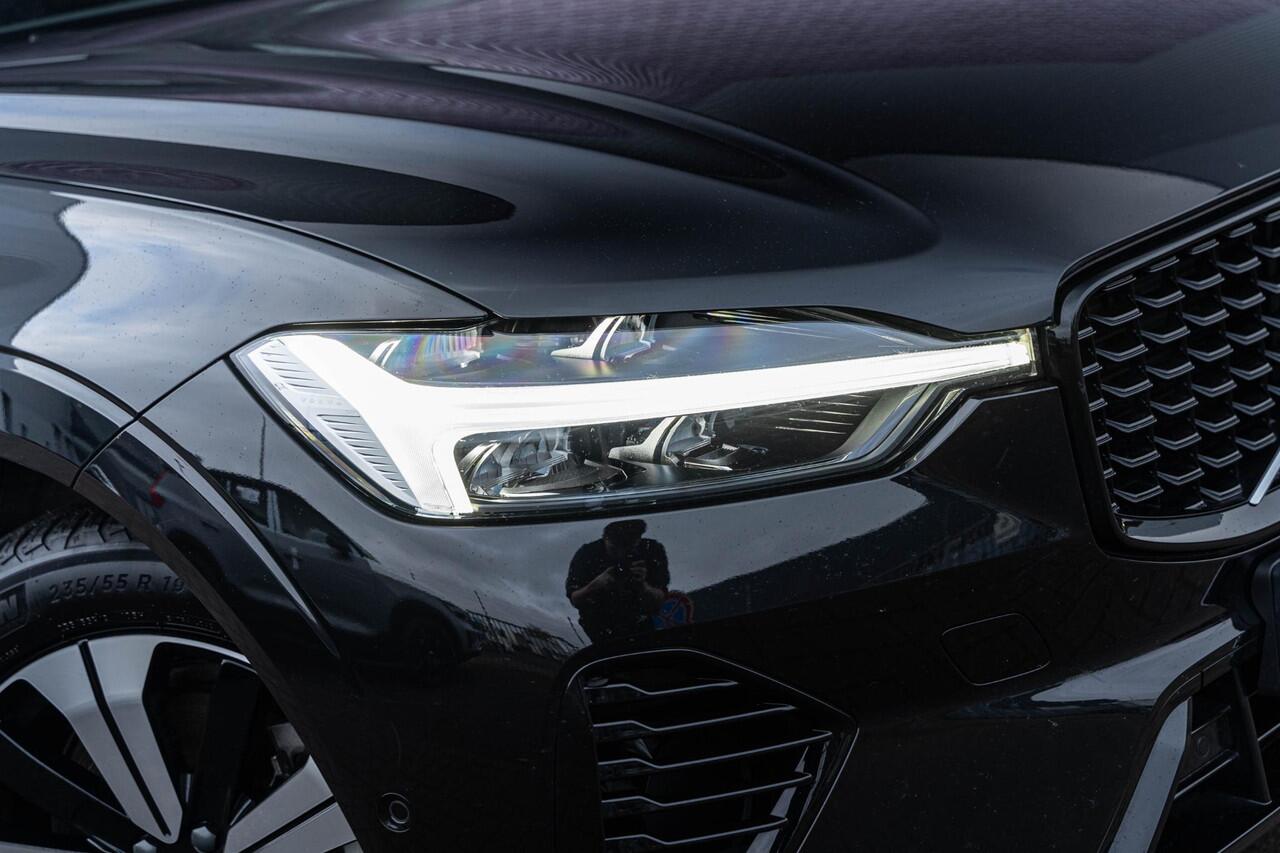 Volvo XC60 2.0 T6 Plug-in hybrid AWD Plus Dark | 360 camera | Trekhaak | Stoel-/Stuurverwarming | Dodehoekdetectie | Adaptive Cruise Control | Keyless Entry | Elektrische achterklep | Google | Long Range