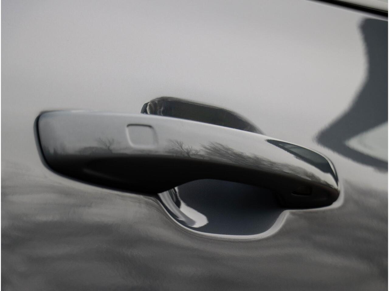 Volvo XC60 B4 Plus Dark Auto Panoramadak Harman Kardon 197pk