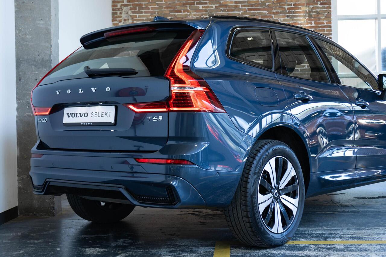 Volvo XC60 T6 Plug-in hybrid AWD Plus Dark | Adaptive cruise control | 360° parkeercamera | BLIS | Wegklapbare trekhaak | Panoramadak | Stoel en stuurwielverwarming | Lederen bekleding | Google infotainment | Parkeersensoren voor + achter