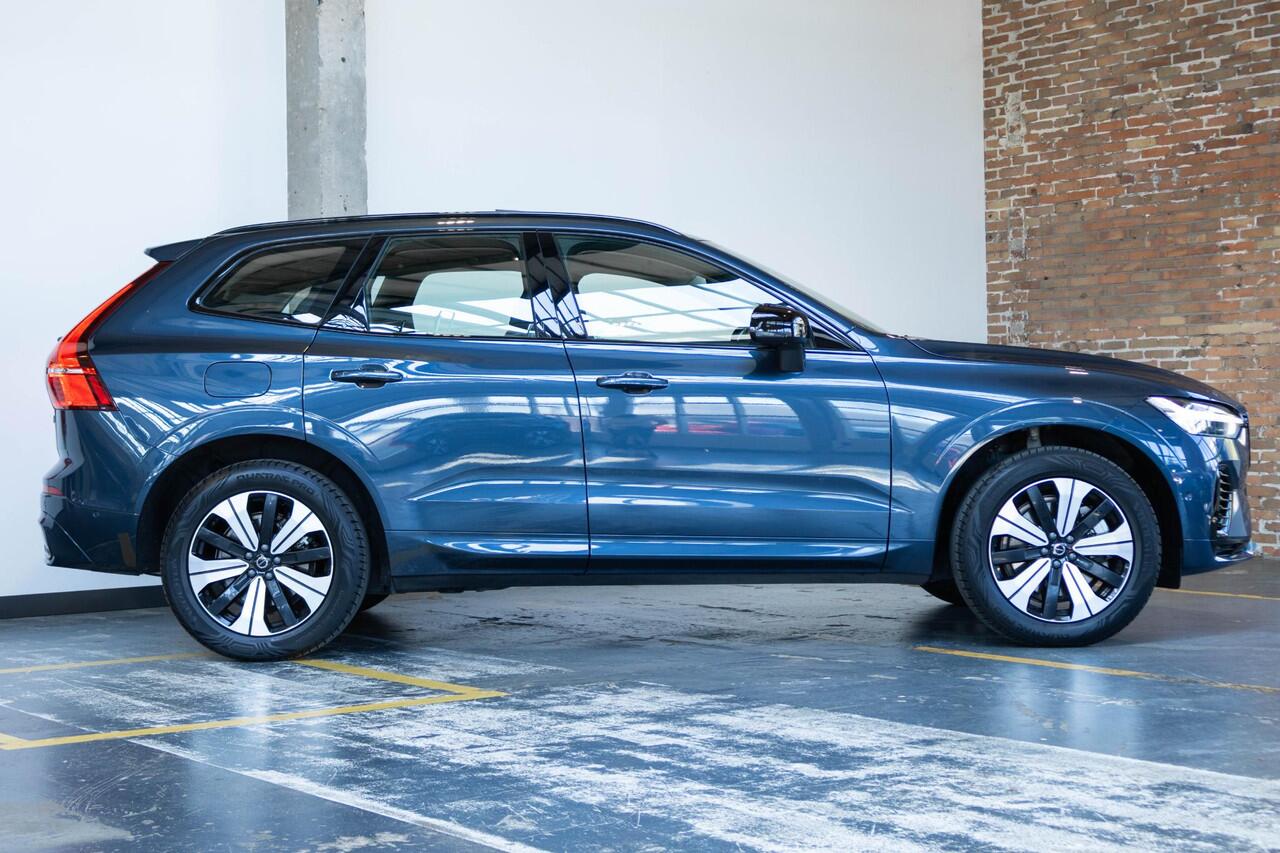 Volvo XC60 T6 Plug-in hybrid AWD Plus Dark | Adaptive cruise control | 360° parkeercamera | BLIS | Wegklapbare trekhaak | Panoramadak | Stoel en stuurwielverwarming | Lederen bekleding | Google infotainment | Parkeersensoren voor + achter