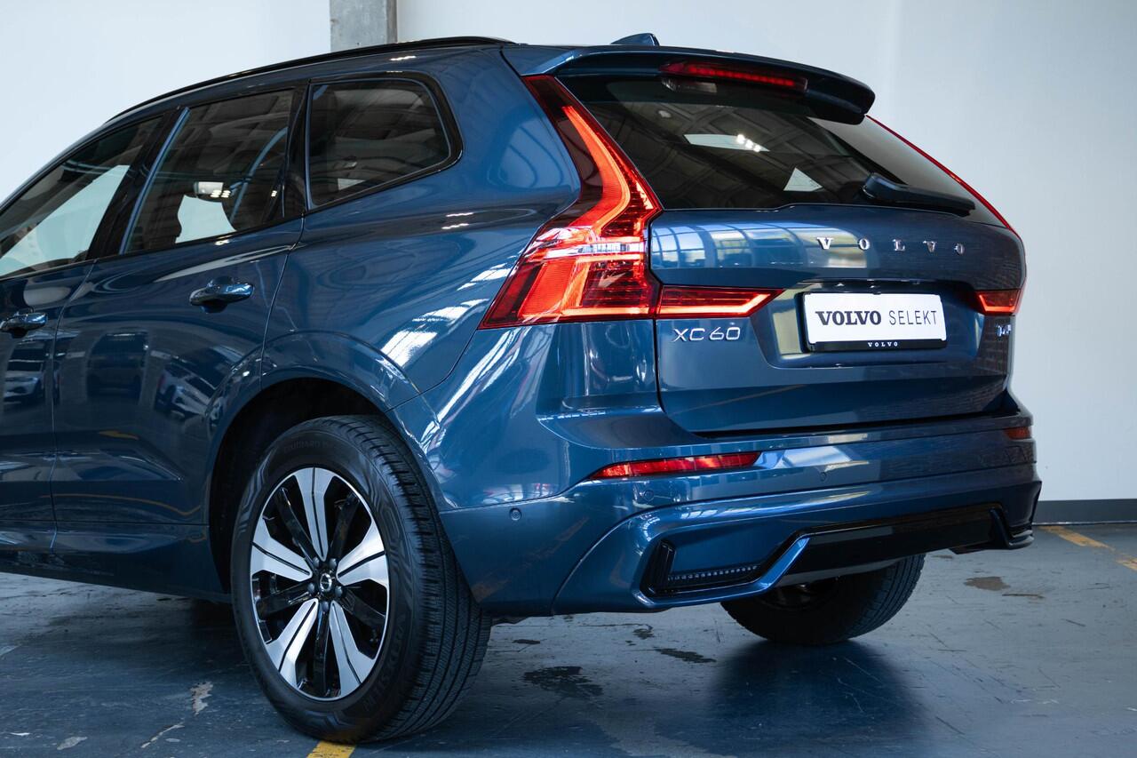 Volvo XC60 T6 Plug-in hybrid AWD Plus Dark | Adaptive cruise control | 360° parkeercamera | BLIS | Wegklapbare trekhaak | Panoramadak | Stoel en stuurwielverwarming | Lederen bekleding | Google infotainment | Parkeersensoren voor + achter