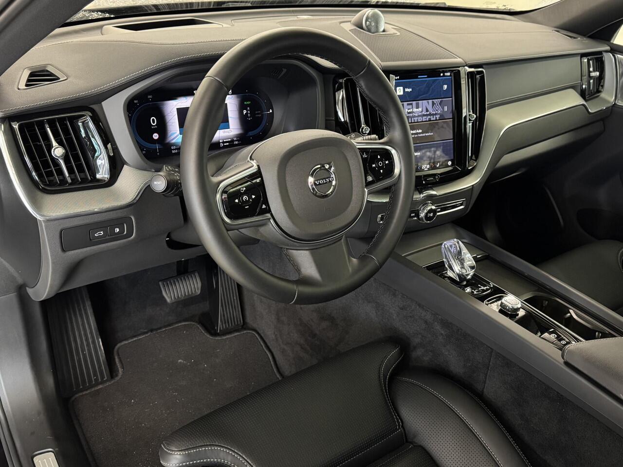 Volvo XC60 2.0 T6 Plug-in hybrid AWD Ultra Black Edition | ¤ 1.000 INRUILPREMIE | Stoelverw. + ventil. | 360 Camera | Memory+Massage | B&W | Pano | Navi ( Vestiging - Nieuwegein )