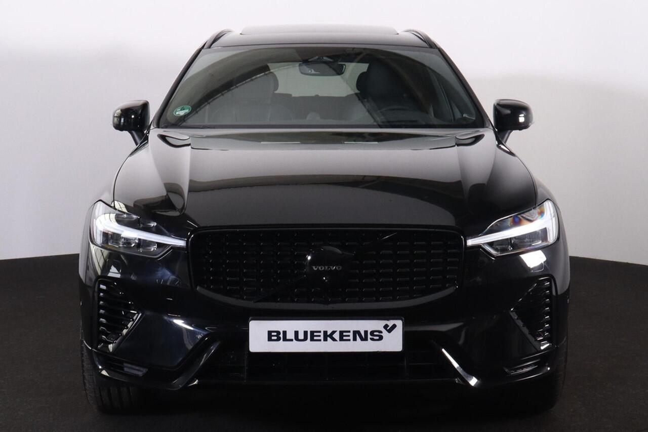 Volvo XC60 T6 Recharge AWD Ultra Black Edition - Panorama/schuifdak - IntelliSafe Assist & Surround - 360º Camera - Harman/Kardon audio - Adaptieve LED koplampen - Verwarmde voorstoelen & stuur - Parkeersensoren voor & achter - Elektr. bedienb. voorstoelen met geheu