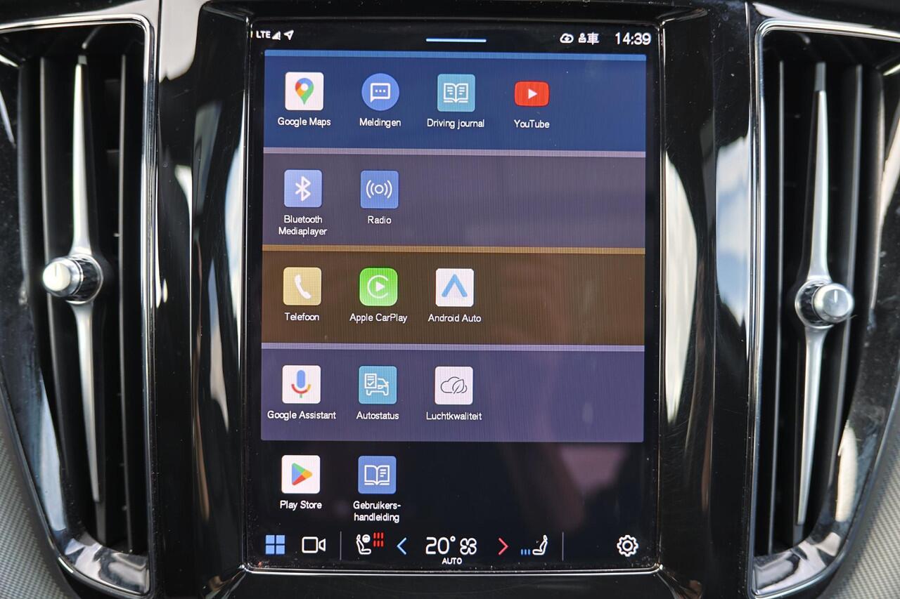 Volvo XC60 T6 Recharge AWD Ultra Black Edition - Panorama/schuifdak - IntelliSafe Assist & Surround - 360º Camera - Harman/Kardon audio - Adaptieve LED koplampen - Verwarmde voorstoelen & stuur - Parkeersensoren voor & achter - Elektr. bedienb. voorstoelen met geheu