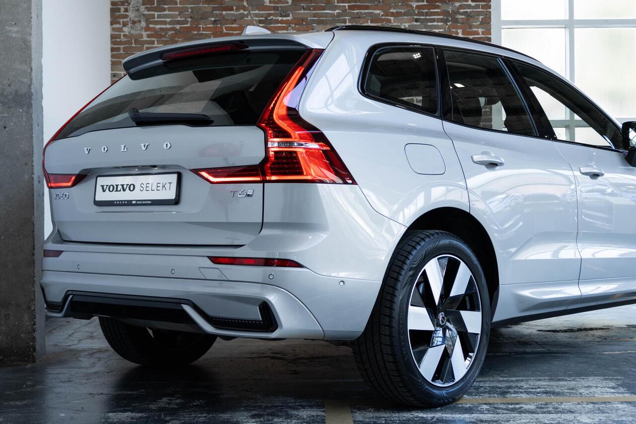 Volvo XC60 T6 Plug-in hybrid AWD Ultra Dark | Panoramadak met Schuif-/Kantelfunctie | Semi- Elektrische Trekhaak | Verwarmde Voorstoelen, Stuurwiel en Achterbank | Harman Kardon Premium Audio | 360 graden Camera | Adaptieve Cruise Control | Draadloze Telefoonlader