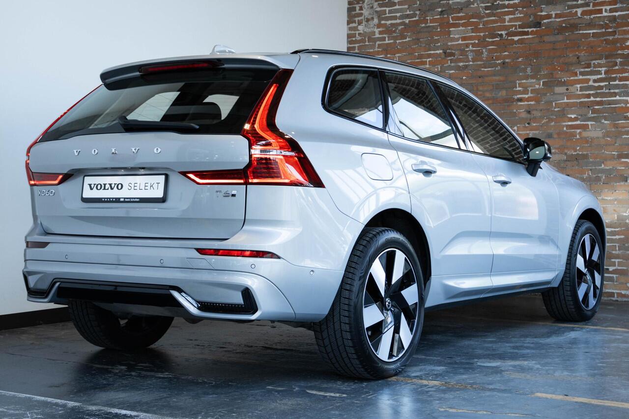 Volvo XC60 T6 Plug-in hybrid AWD Ultra Dark | Panoramadak met Schuif-/Kantelfunctie | Semi- Elektrische Trekhaak | Verwarmde Voorstoelen, Stuurwiel en Achterbank | Harman Kardon Premium Audio | 360 graden Camera | Adaptieve Cruise Control | Draadloze Telefoonlader