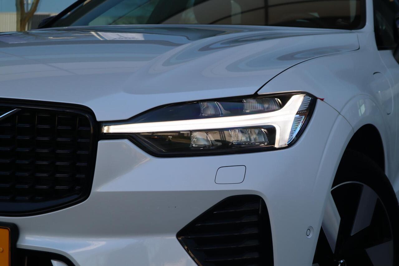 Volvo XC60 2.0 T6 Plug-in hybrid AWD Ultimate Dark | Schuif-/ kanteldak| Head-up display| Harman Kardon audiosysteem| Stoelverwarming voor + achter| Stuurwielverwarming| Semi- elektrisch inklapbare trekhaak|