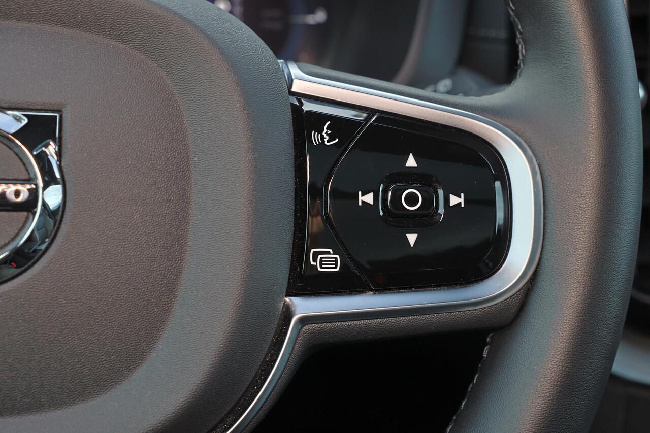 Volvo XC60 T6 Recharge AWD Ultra Black Edition - Panorama/schuifdak - IntelliSafe Assist & Surround - 360º Camera - Harman/Kardon audio - Adaptieve LED koplampen - Verwarmde voorstoelen, stuur & achterbank - Parkeersensoren voor & achter - Elektr. bedienb. voorstoel