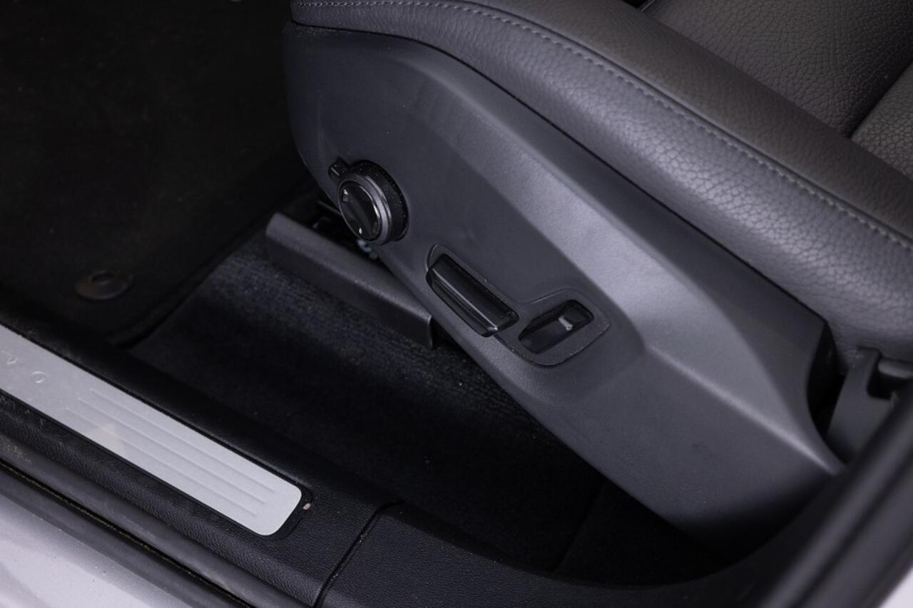 Volvo XC60 2.0 T8 Plug-in hybrid AWD Ultra Dark | SOH 99% | LUCHTVERING