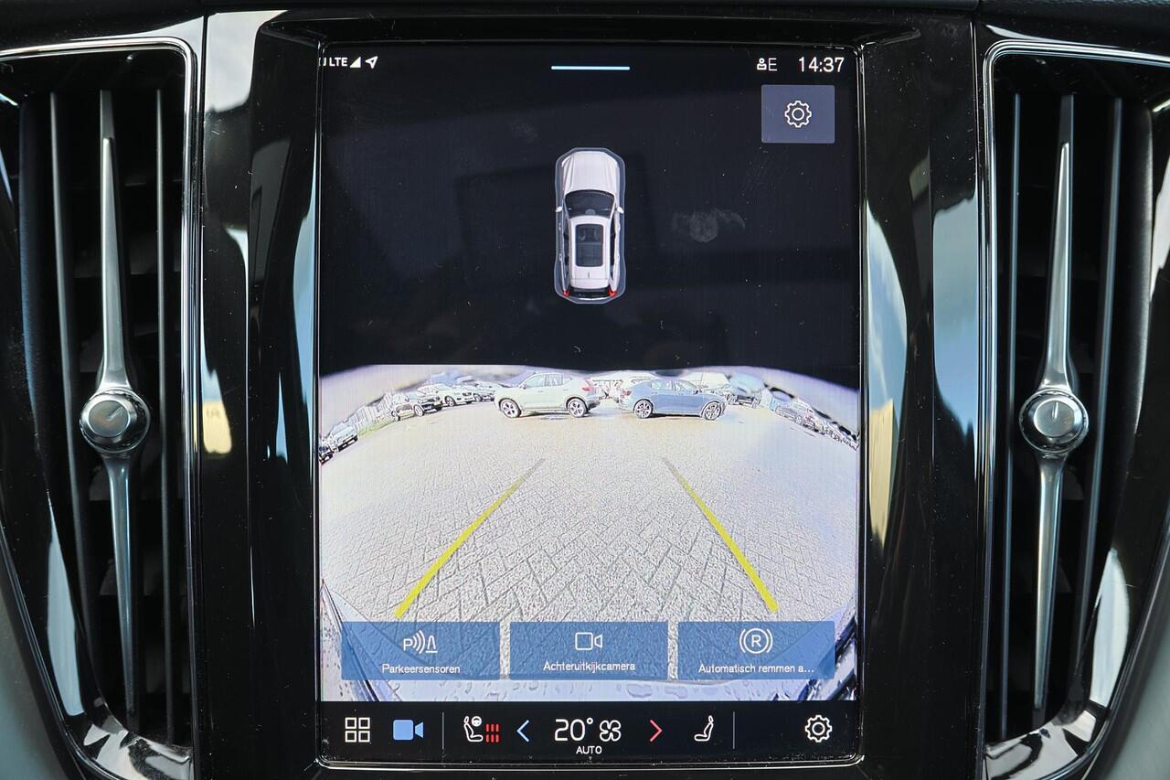 Volvo XC60 T6 Recharge AWD Core Bright - Panorama/schuifdak - IntelliSafe Assist & Surround - Adaptieve LED koplampen - Parkeercamera achter - Verwarmde voorstoelen, stuur & achterbank - Parkeersensoren voor & achter - Draadloze tel. lader - 18' LMV