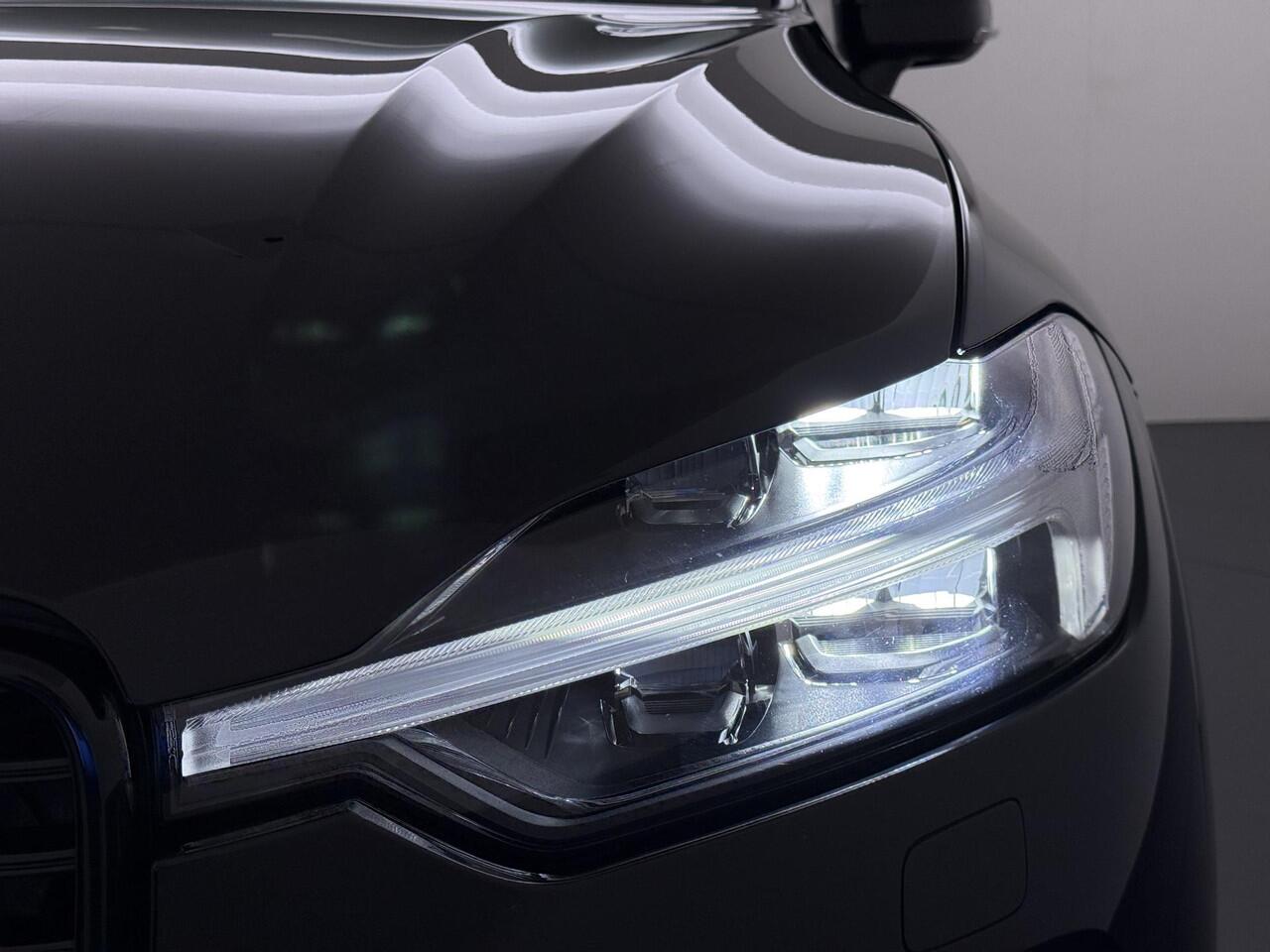 Volvo XC60 2.0 T6 Plug-in hybrid AWD Ultra Dark Black Edition 21Inch/Panodak/Massage/360Cam etc.