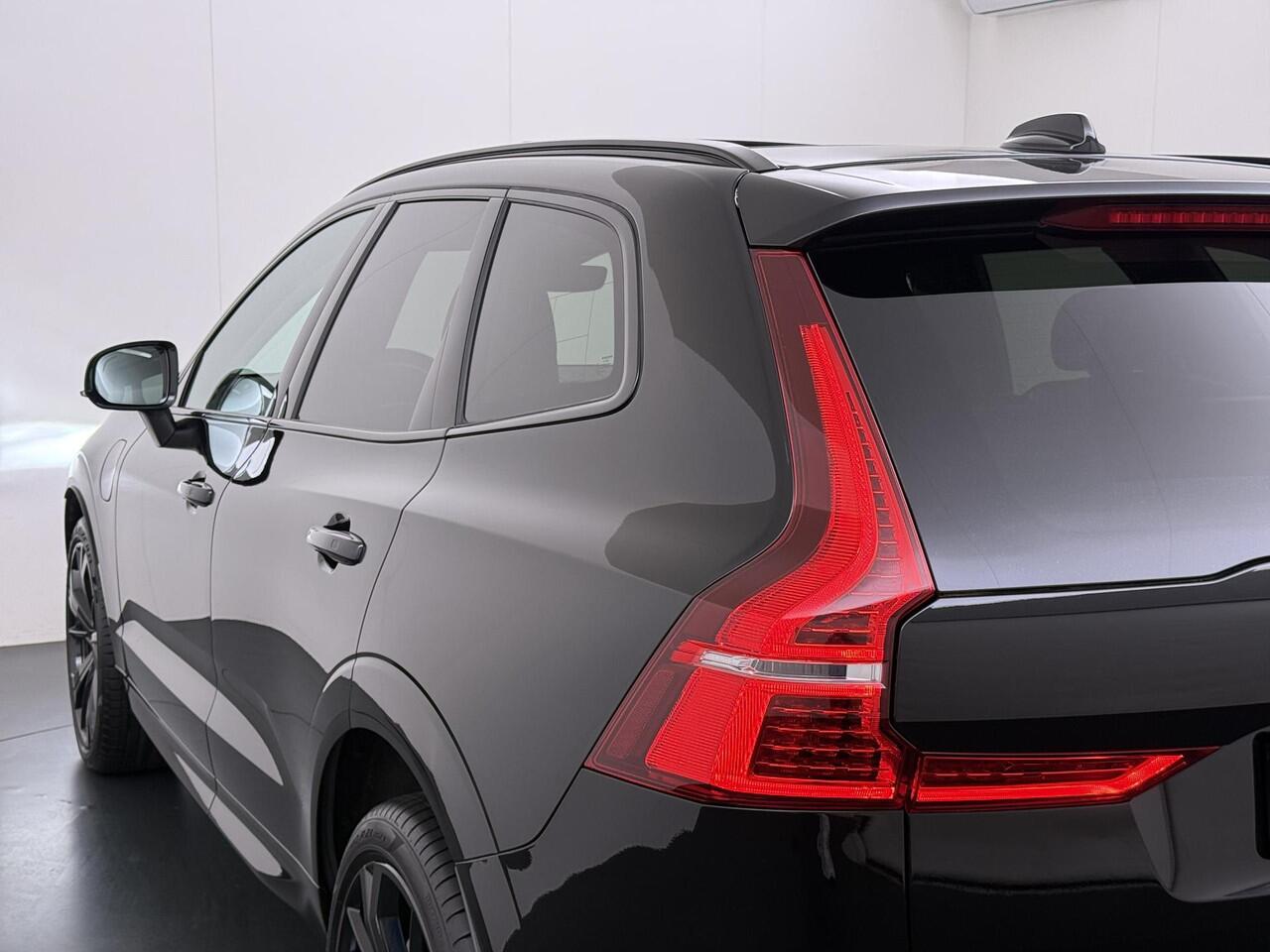 Volvo XC60 2.0 T6 Plug-in hybrid AWD Ultra Dark Black Edition 21Inch/Panodak/Massage/360Cam etc.