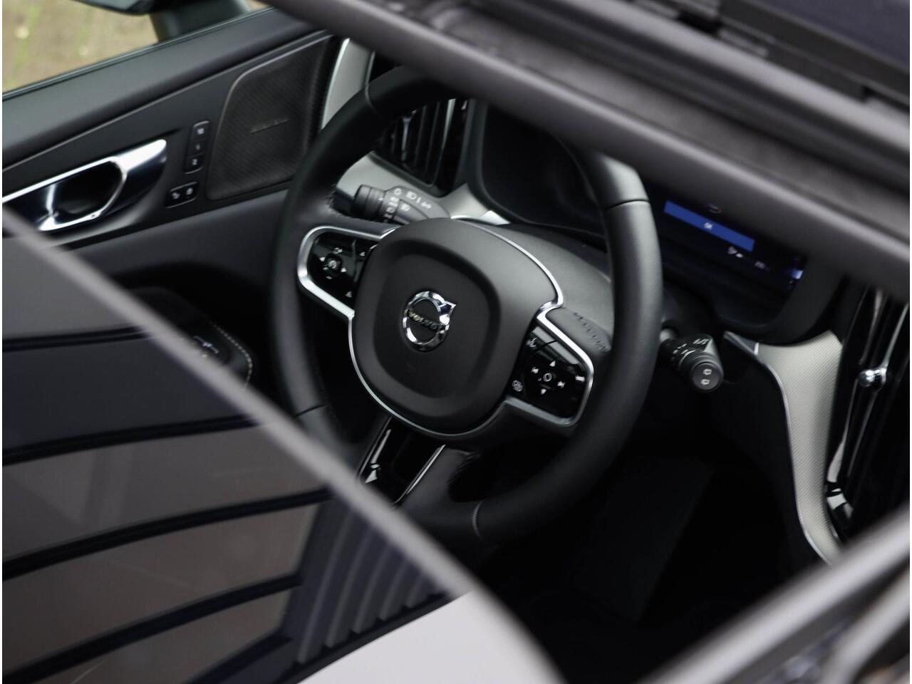 Volvo XC60 B4 Plus Dark Panodak | BLIS | Adapt. Cruise | Power Seats | Harman Kardon 197pk