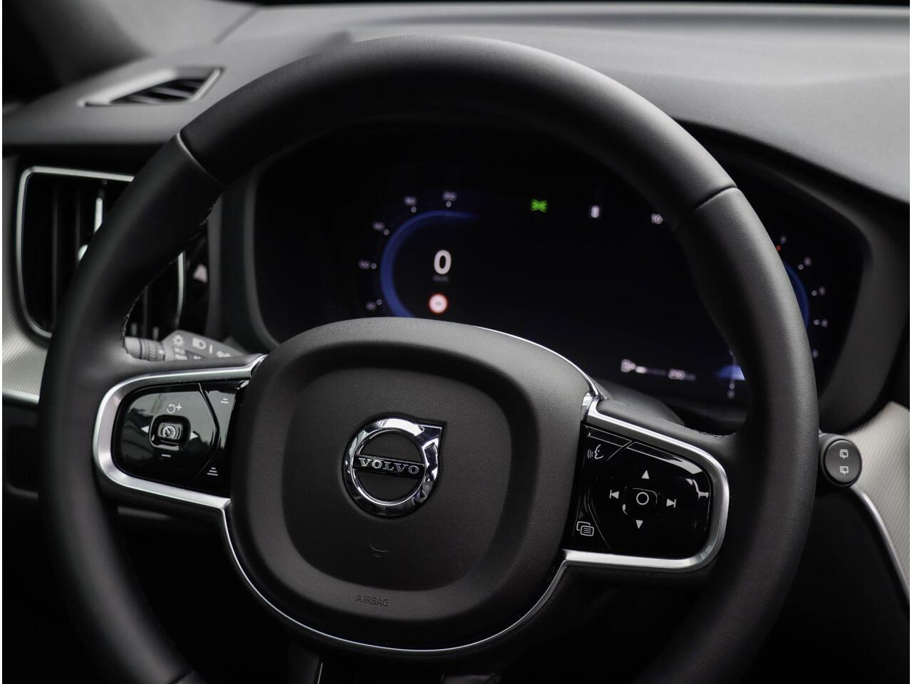 Volvo XC60 B4 Plus Dark Panodak | BLIS | Adapt. Cruise | Power Seats | Harman Kardon 197pk