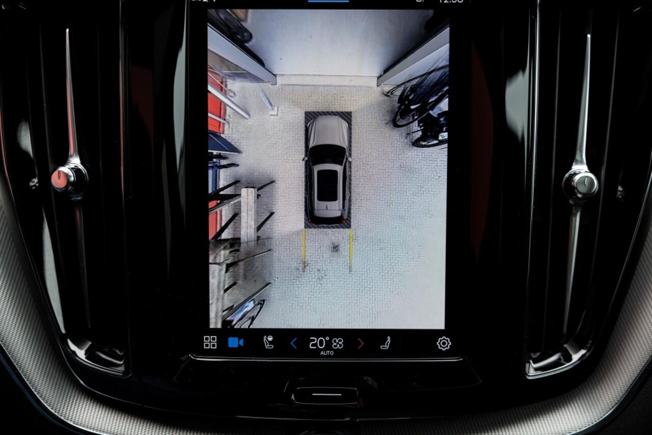 Volvo XC60 T8 Plus Black Edition AWD | H&K | 360 Cam | Pano |