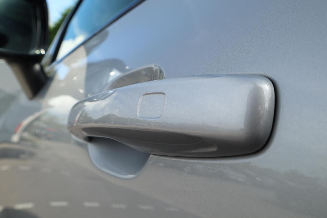 Volvo XC60 2.0 T6 Plug-in hybrid AWD Plus Dark | Trekhaak | Panoramadak | 360-camera |