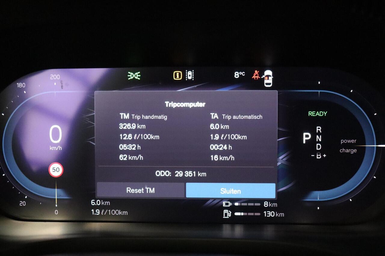 Volvo XC60 T8 Recharge AWD Ultimate Dark - Panorama/schuifdak - IntelliSafe Assist & Surround - 360º Camera - Verwarmde voorstoelen, stuur & achterbank - Parkeersensoren voor & achter - Elektr. bedienb. voorstoelen met geheugen - Draadloze tel. lader - Head up displ