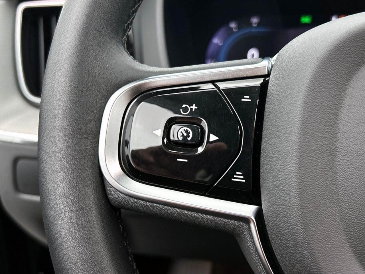 Volvo XC60 2.0 T6 AWD Plus Dark | Panorama dak | 360 Camera | Leder | Rijkl