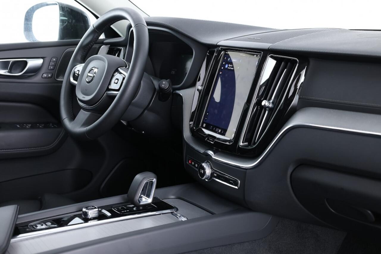 Volvo XC60 2.0 T8 Plug-in hybrid AWD Ultimate Dark | PANORAMADAK ? 1e Eigenaar