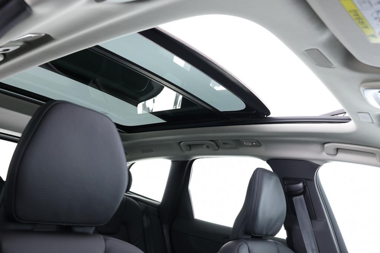 Volvo XC60 2.0 T8 Plug-in hybrid AWD Ultimate Dark | PANORAMADAK ? 1e Eigenaar