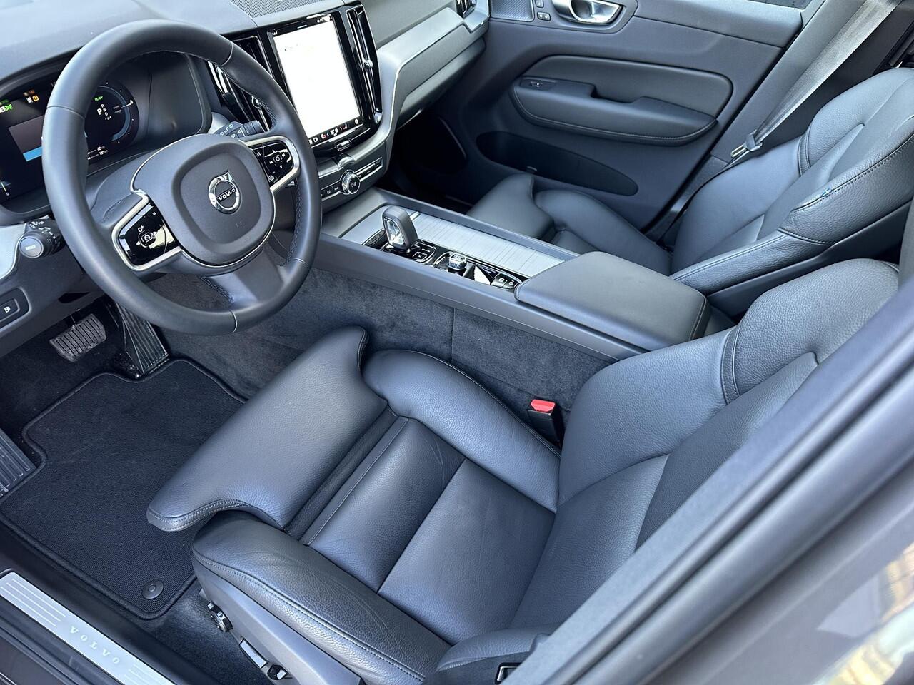 Volvo XC60 2.0 T8 Plug-in hybrid AWD Plus Dark H&K|Leder|pano|360