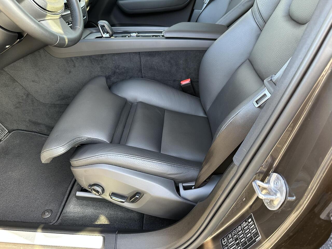 Volvo XC60 2.0 T8 Plug-in hybrid AWD Plus Dark H&K|Leder|pano|360