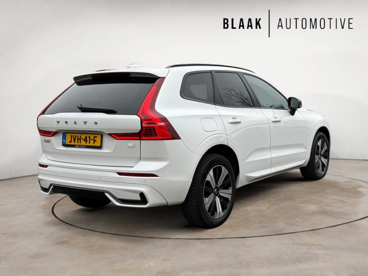 Volvo XC60 2.0 T6 AWD + Dark | H&K | panodak | 19inch