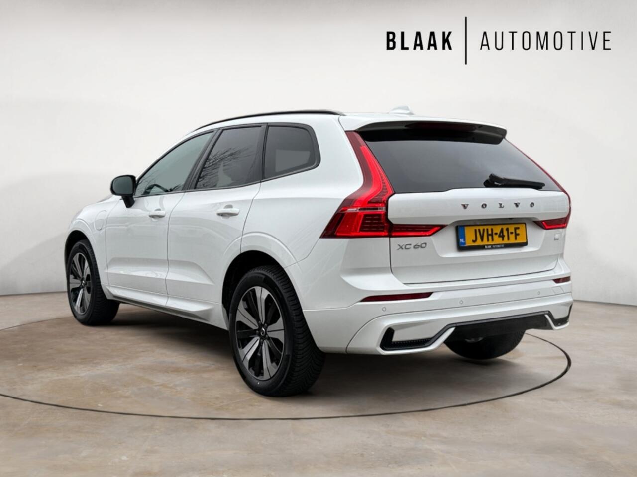 Volvo XC60 2.0 T6 AWD + Dark | H&K | panodak | 19inch