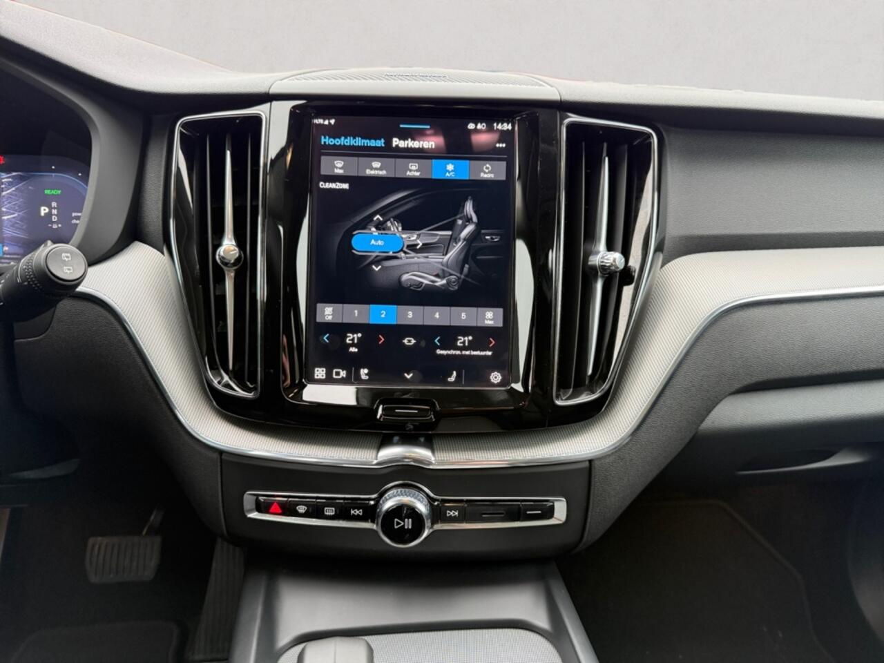 Volvo XC60 2.0 T6 AWD + Dark | H&K | panodak | 19inch