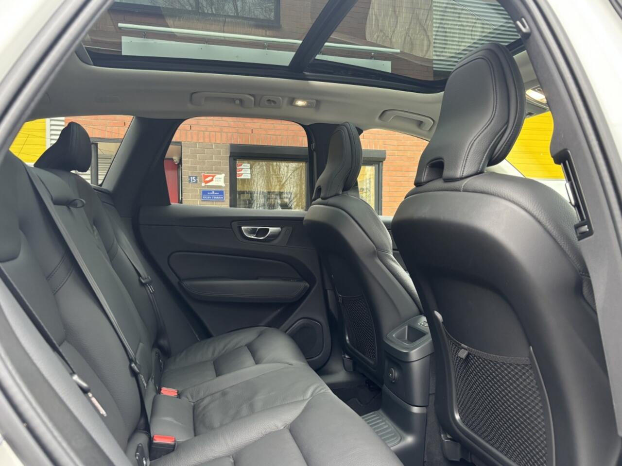 Volvo XC60 2.0 T6 AWD Dark LUCHTVERING Trekhaak Panorama 21" 360