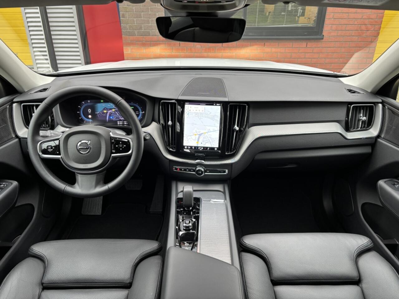 Volvo XC60 2.0 T6 AWD Dark LUCHTVERING Trekhaak Panorama 21" 360