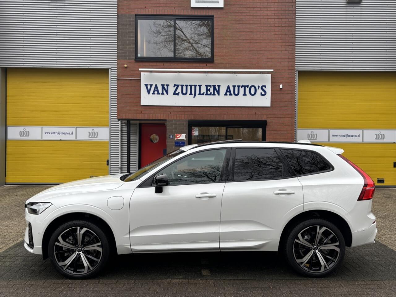 Volvo XC60 2.0 T6 AWD Dark LUCHTVERING Trekhaak Panorama 21" 360