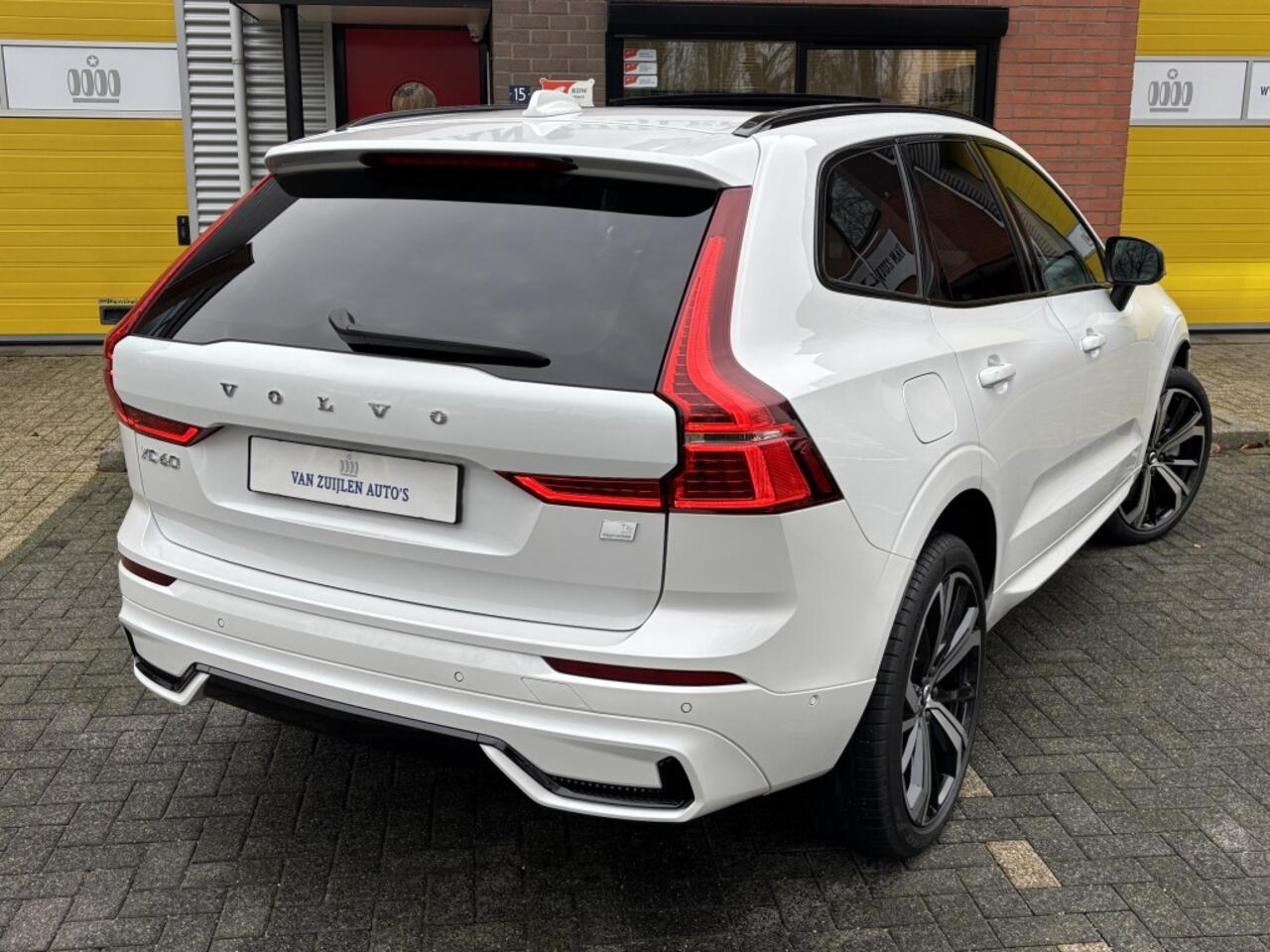 Volvo XC60 2.0 T6 AWD Dark LUCHTVERING Trekhaak Panorama 21" 360