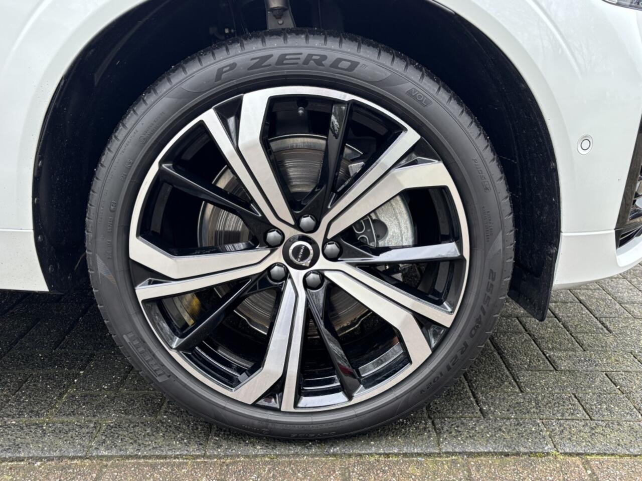 Volvo XC60 2.0 T6 AWD Dark LUCHTVERING Trekhaak Panorama 21" 360
