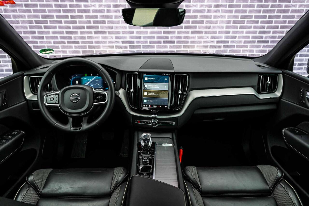 Volvo XC60 2.0 T6 Plug-in hybrid AWD Plus Black Edition | Adaptieve Cruise Control | Panoramadak | Stoel en Stuurverwarming | Dodehoek Detectie | 21" |