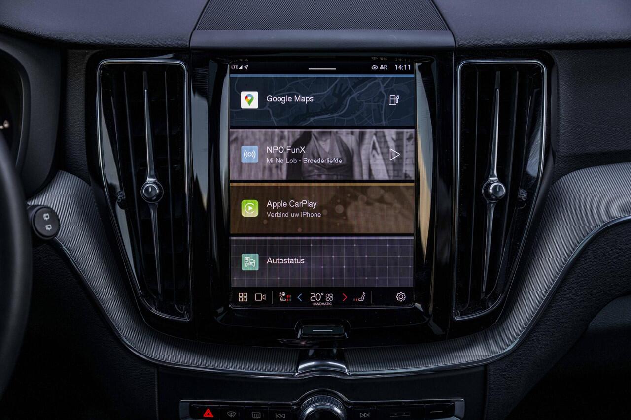 Volvo XC60 2.0 T6 Plug-in hybrid AWD Plus Black Edition | Adaptieve Cruise Control | Donker Glas | Panoramadak | Stoel en Stuurverwarming | Dodehoek Detectie | 21" |