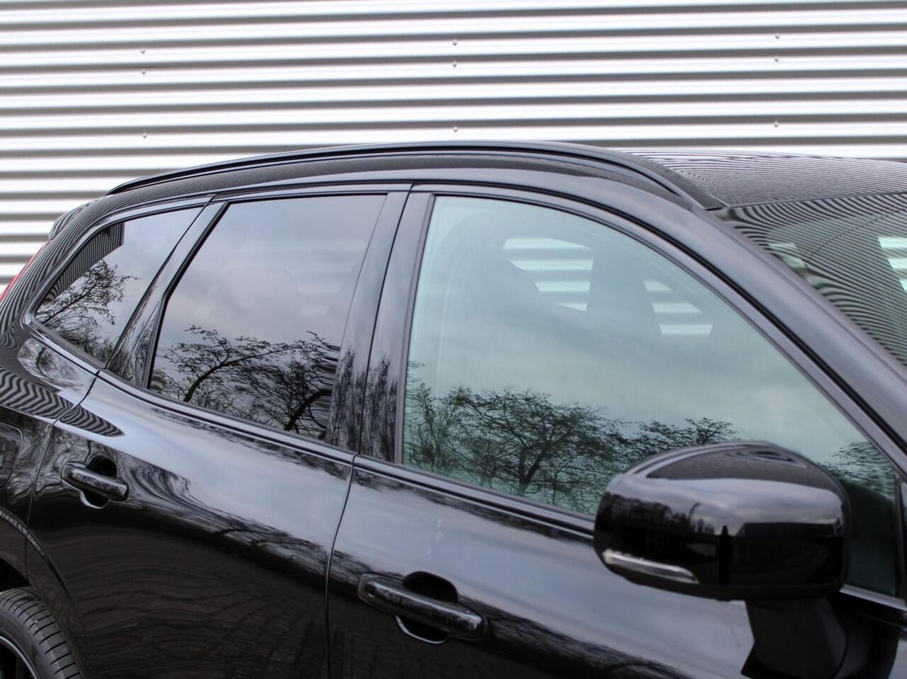 Volvo XC60 2.0 T8 AWD Ultra Black Edition Automaat / Panoramadak / Bowers&Wilkens audio / Luchtvering / Trekhaak / 360* camera / Treeplanken