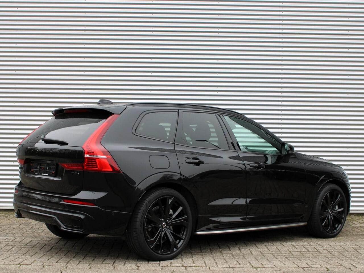 Volvo XC60 2.0 T8 AWD Ultra Black Edition Automaat / Panoramadak / Bowers&Wilkens audio / Luchtvering / Trekhaak / 360* camera / Treeplanken