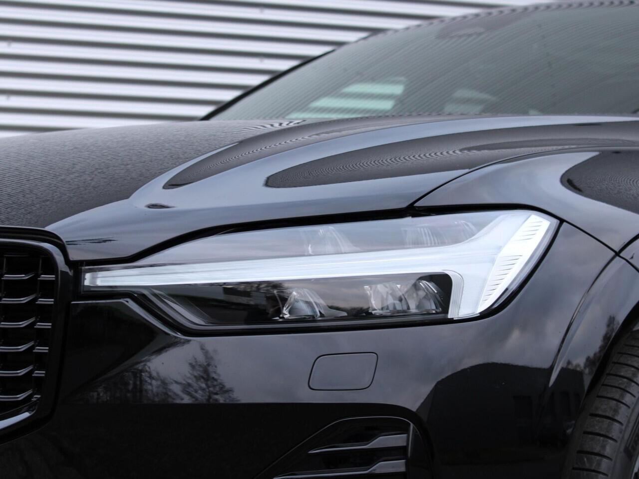 Volvo XC60 2.0 T8 AWD Ultra Black Edition Automaat / Panoramadak / Bowers&Wilkens audio / Luchtvering / Trekhaak / 360* camera / Treeplanken