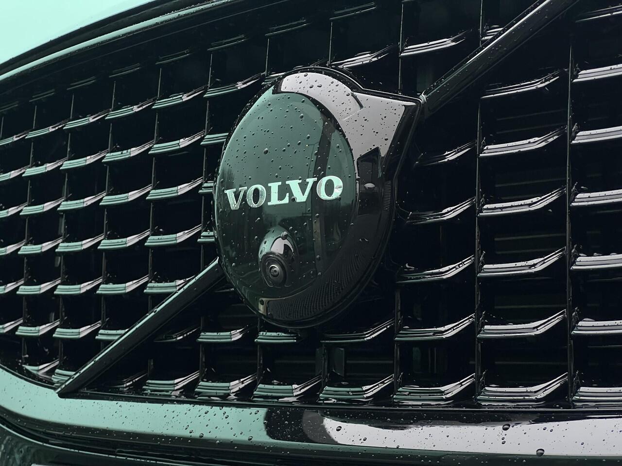 Volvo XC60 2.0 T8 Plug-in hybrid AWD Ultra Black Edition PHEV, Automaat, Luchtvering, Bowers & Wilkins audio, Gelaagde zijruiten, 360 graden parkeercamera, Stoelmassage, Stoelventilatie, Trekhaak semi elektrisch, Extra getinte ramen vanaf B-stijl