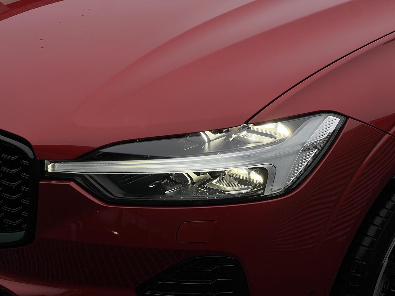 Volvo XC60 2.0 T8 Plug-in hybrid AWD Ultra Dark PHEV, Automaat, Luchtvering, Bowers & Wilkins audio, Trekhaak semi elektrisch, Panoramadak, 21 inch wielen, Stoel- en stuurverwarming, Gelaagde zijruiten, Extra getinte ramen